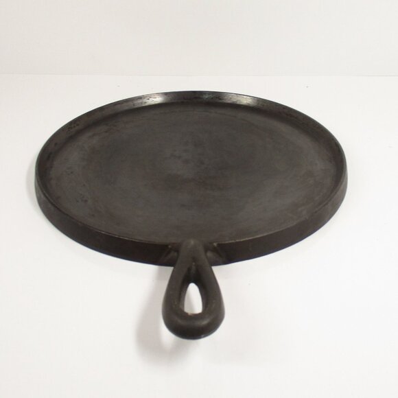 Vintage McClary’s #9 Cast Iron Round Griddle Skillet it measures11 Inches in Dia - Picture 2 of 8